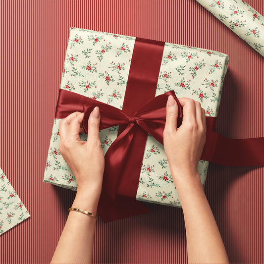 Red and Green Dainty Christmas Floral Gift Wrapping Paper Sheets