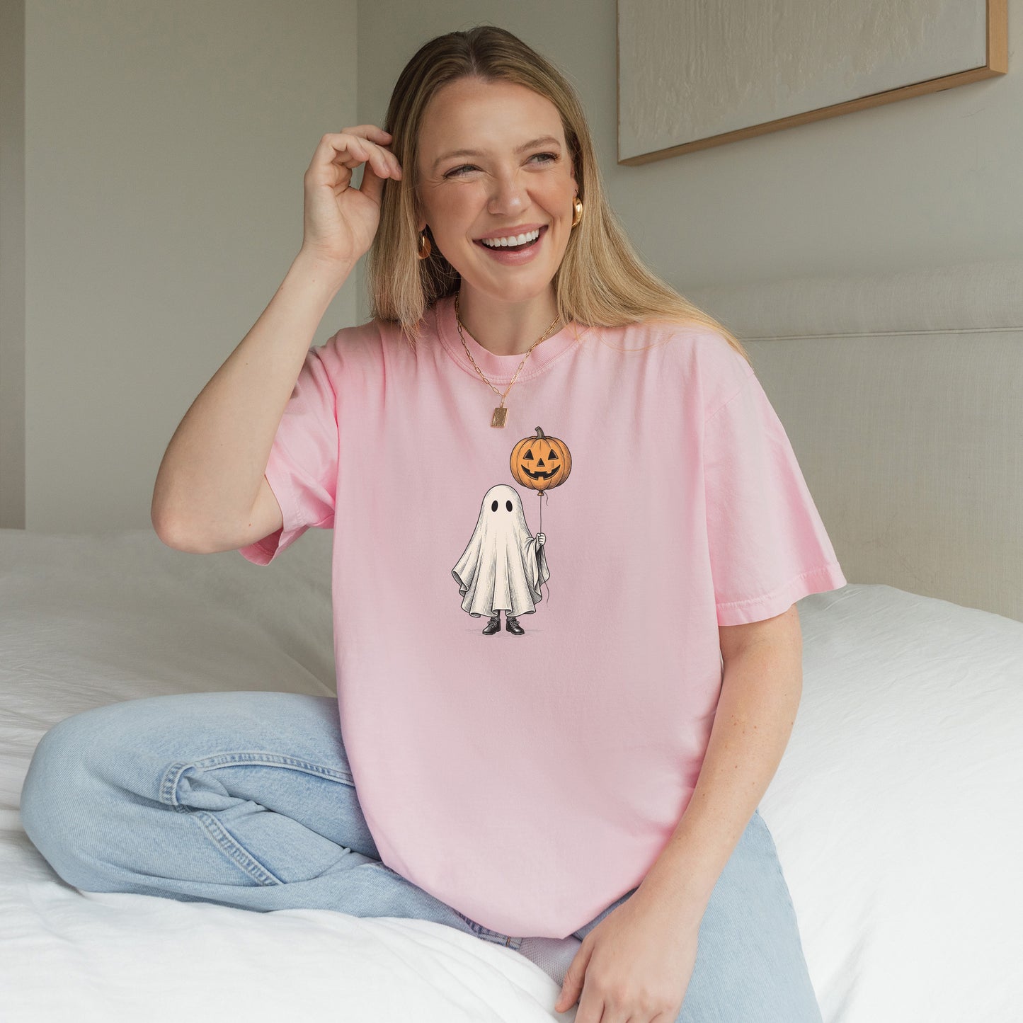Simple Boho Ghost Holding a Pumpkin Balloon T-shirt